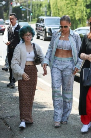 Cennifer Lopezin qızı geyimi ilə gündəm oldu - FOTOLAR